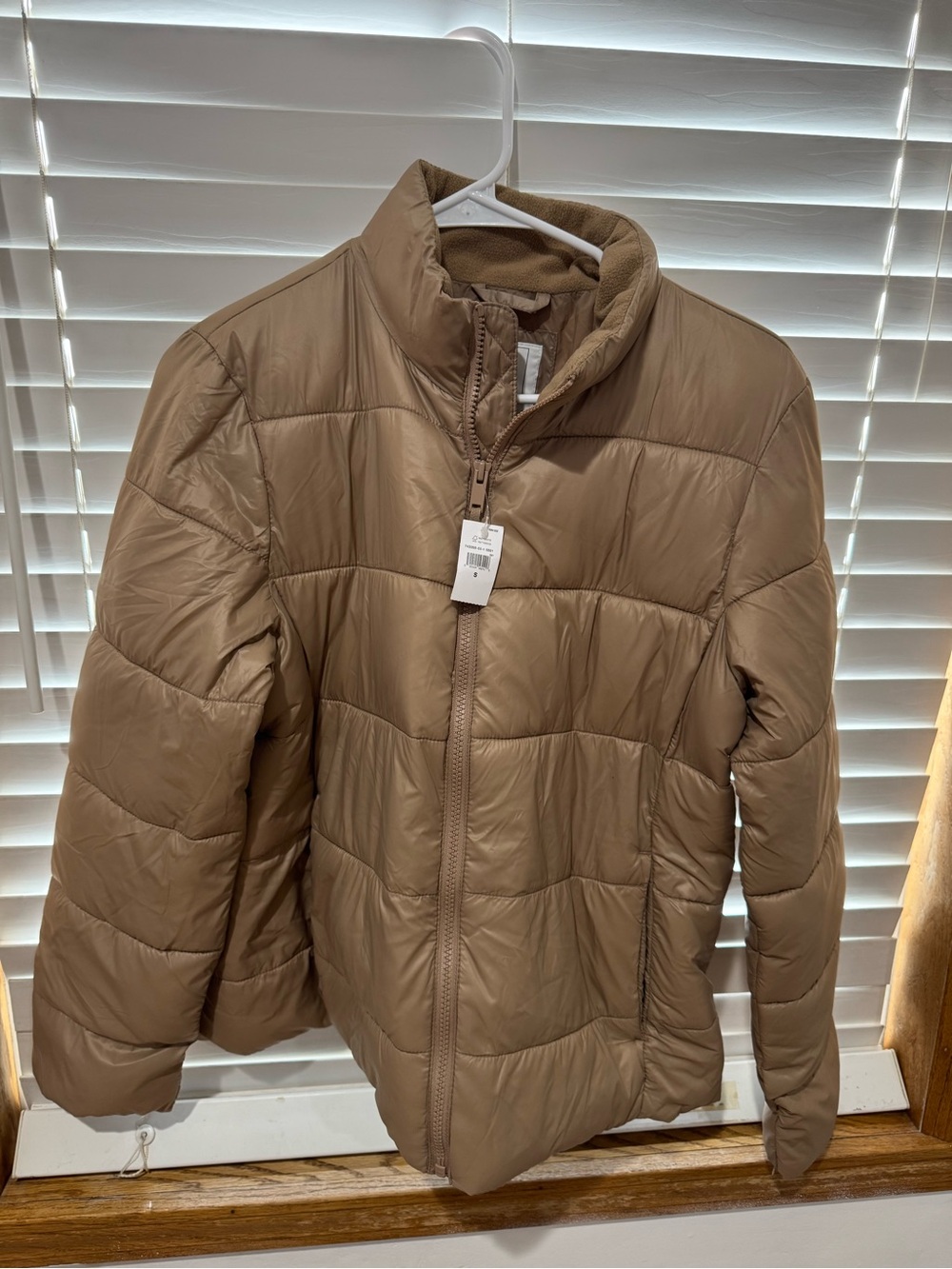 New gap Lightweight Puffer Jacket in Taupe